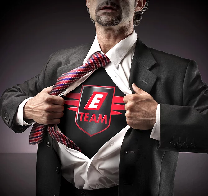 Mann mit Shirt "Enke-Team"