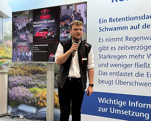 Max Kainzinger von Enke hält einen Vortrag Max Kainzinger von Enke hält einen Vortrag