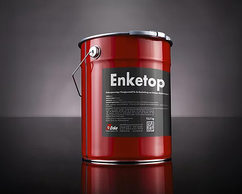 Enketop Gebinde vor schwarzem Hintergrund