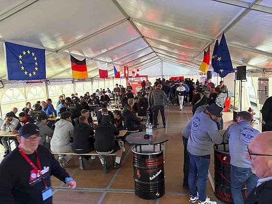 Festzelt auf dem 5. Enke Impulscamp am Nürburgring