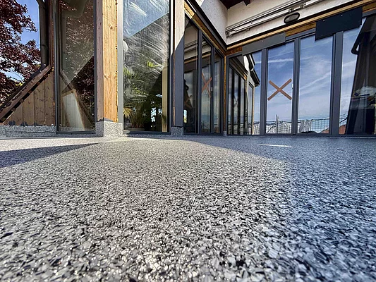 Bearbeitung einer Mini-Terrasse mit Enkolan von Enke