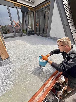 Bearbeitung einer Mini-Terrasse mit Enkolan von Enke