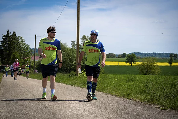 Enke Mitarbeitende laufen beim "Wings for live run"