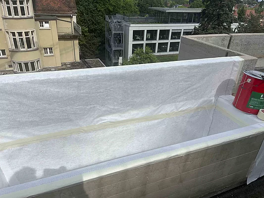 Bearbeitung eines Blumenkübel mit Enke Produkten