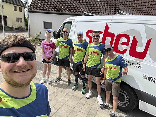 Max Kainzinger mit Team beim "Wings for live run"