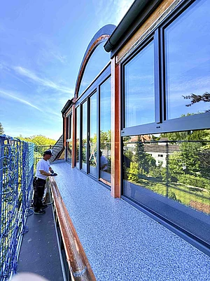 Bearbeitung einer Mini-Terrasse mit Enkolan von Enke
