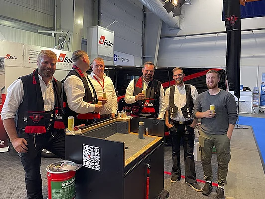 Gruppenbild Zimmerer auf dem Enke Messestand auf der Nordbau