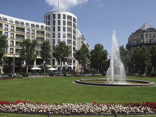 Brunnen mit Wasserspiel am Prager Platz